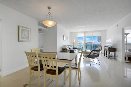 2 BEDROOMS 2 FULL BATHROOMS APT. ON THE BEACH - image 6