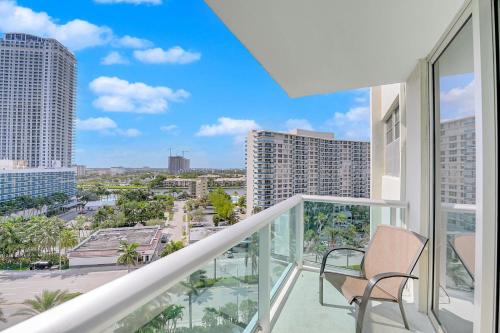 2 BEDROOMS 2 FULL BATHROOMS APT. ON THE BEACH in Hollywood, USA
