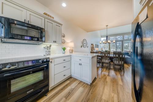 Modern Mountain View Townhome - image 7