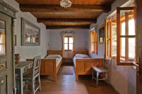 Cottage on Hill in 下斯圖比察