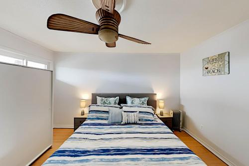 Cozy Bay-View Gem - Stroll to Beach & Attractions condo - image 8
