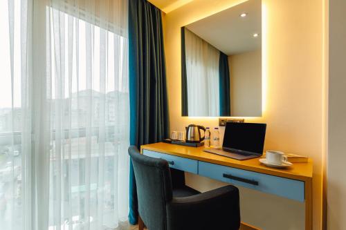 Urban Hotel Bomonti Big Box Hotel is perfectly located for both business and leisure guests in Istanbul. Both business travelers and tourists can enjoy the hotels facilities and services. 24-hour front desk, luggage sto