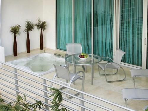 SBV Luxury Ocean Hotel Suites in Miami Beach, USA