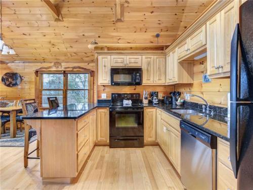 Private Indulgences 2 Bedrooms Pool Access Hot Tub WIFI Sleeps 8 - image 3