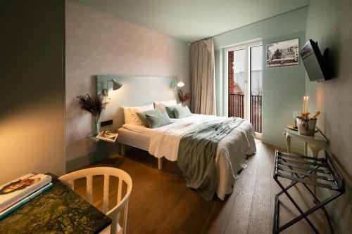 Redstone Apartments Room Type - Deluxe King Studio