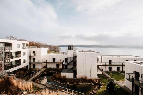 Best Western Plus Golden Lakes Hotel