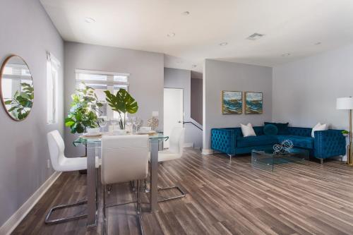 Lux Townhome Suites HWood - image 13