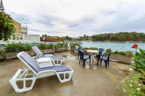Apartment Petar - by the sea