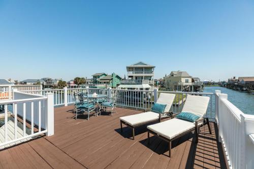 Anchor Down - Sparkling Bay Waterfront Spot- Boat Slip-Easy Walk to Beach! - image 7