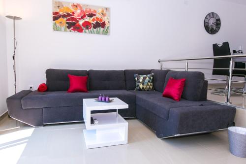 House Pink - image 4