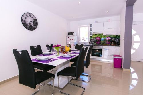 House Pink - image 6