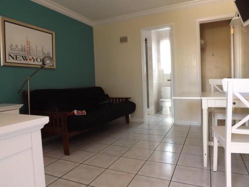 Eamon James Apartments & Suites
