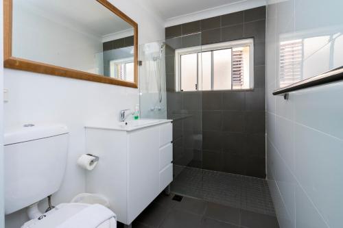 Manly Beachfront Apartment - image 12