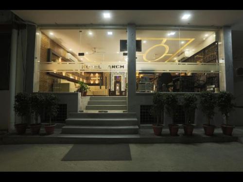 Room in Guest room - Hotel Arch - Beautiful double room near Aerocity New Delhi