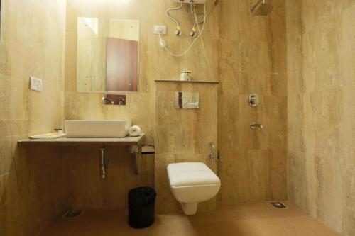 Room in Guest room - Hotel Arch -Stunning double bedroom a delightful experience