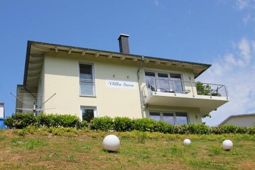 Ferienwohnung mit Kamin und Terrasse, gratis Nutzung vom AHOI Erlebnisbad und Sauna in Sellin - Villa Sara FeWo03