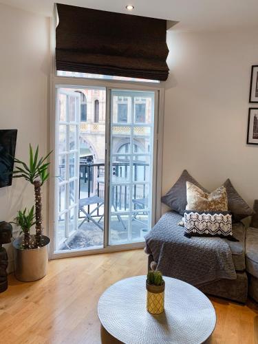 Boutique Apartment With Balconies - In The Very Heart Of Leeds, , West Yorkshire