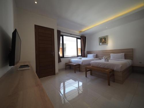 Deluxe Twin Room image 7