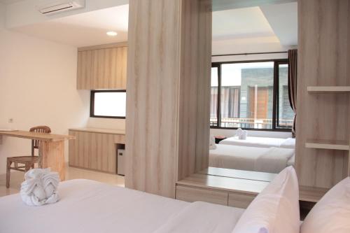 Deluxe Twin Room image 8