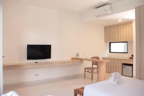 Deluxe Twin Room image 10