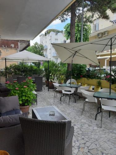 Room in Guest room - New Hotel Cirene Triple Room Comfort half pension package chambre d'hôte Rimini
