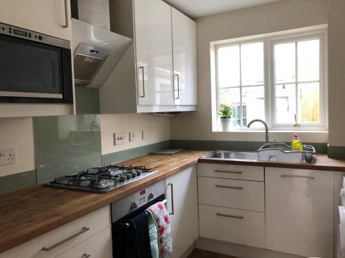 The Hollies Abode & Free Parking - Perfect London Long Stay, Sidcup, Kent
