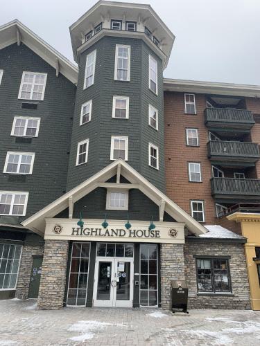 Highland House 207 Slopeside, Village Area, Ski in out - Accommodation - Snowshoe