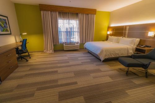 Holiday Inn Express & Suites Manassas