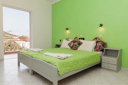 3 twin beds, 1 sofa bed