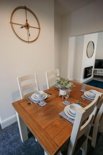 NEWLY REFURBISHED ACCOMMODATION NEAR BAE - image 9