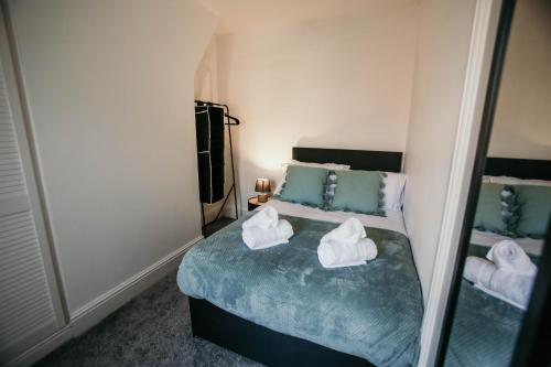 NEWLY REFURBISHED ACCOMMODATION NEAR BAE - image 11