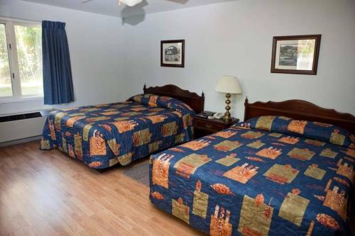 2 queen beds