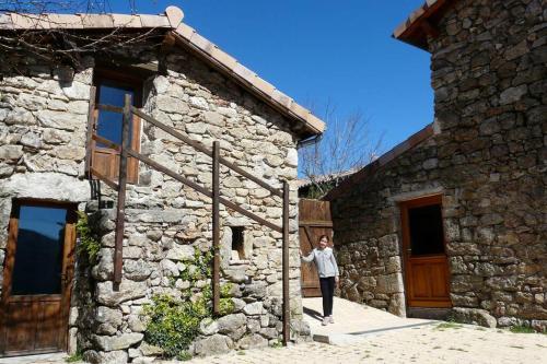 Grand gîte d'étape de Laboule en pierre Cévennes Ardèche du sud 22 lits Nature, rando et rivière sauvage gîte à louer Laboule