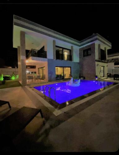 magnifique villa avec piscine prive kusadasi