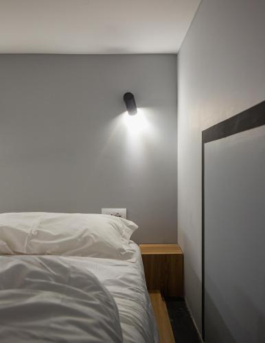One-Bedroom Apartment image 10