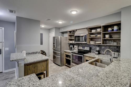 100 Springwood 2 BR condo Forest Beach - image 4