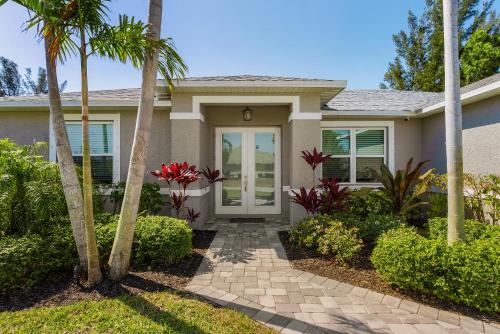 Amazing outdoor living on a freshwater canal, 4 bedrooms, pet-friendly - Villa Becky detail