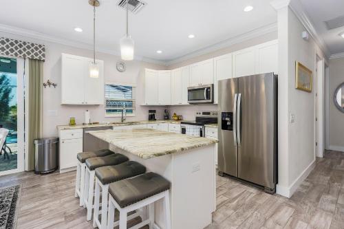 Amazing outdoor living on a freshwater canal, 4 bedrooms, pet-friendly - Villa Becky detail