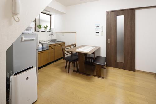 Family Room with Private Bathroom - No Cleaning for Consecutive Night Stays