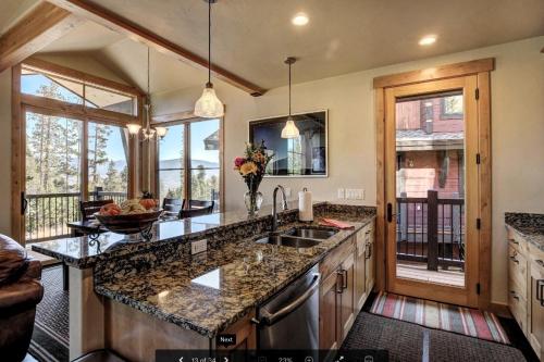 Exceptional Vacation Home in Silverthorne townhouse - image 2