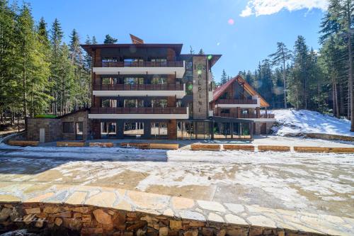 103 Alpine Hotel 2