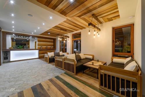 103 Alpine Hotel 5