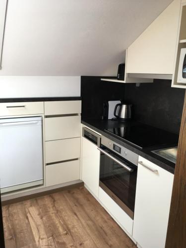 Kitchen, Gastehaus Wuhrer in Franking