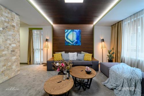 103 Alpine Hotel 4