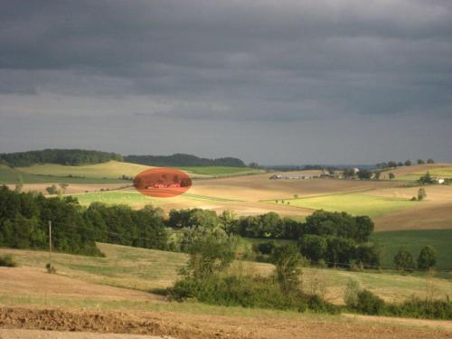 Ideal for families and friends. Plenty of space for everyone to enjoy. gîte à louer Saint-Jean-de-Duras
