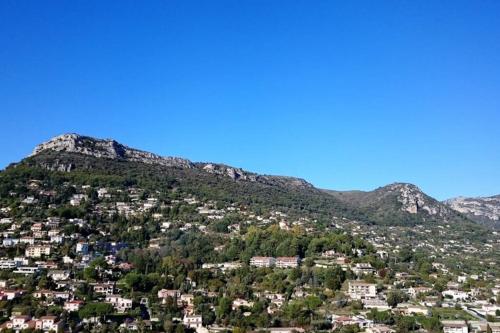 منظر, Charmant 2 pièces + terrasse entouré de verdure (Charmant 2 pieces + terrasse entoure de verdure) in Vence City Center