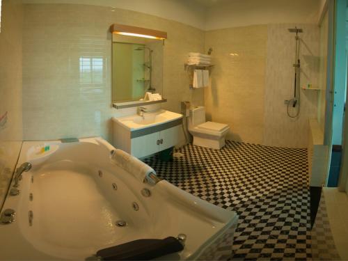 room detail thumbnail 2
