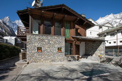 ทัศนียภาพภายนอกโรงแรม, Maison Altea in โคอุรมาเยอูร