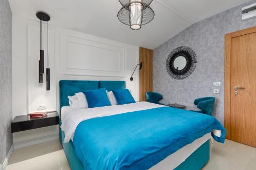 Deluxe King Room image 5