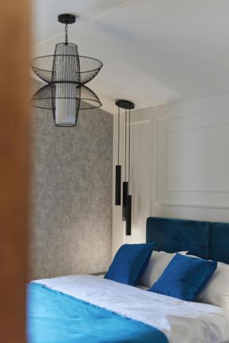 Deluxe King Room image 2